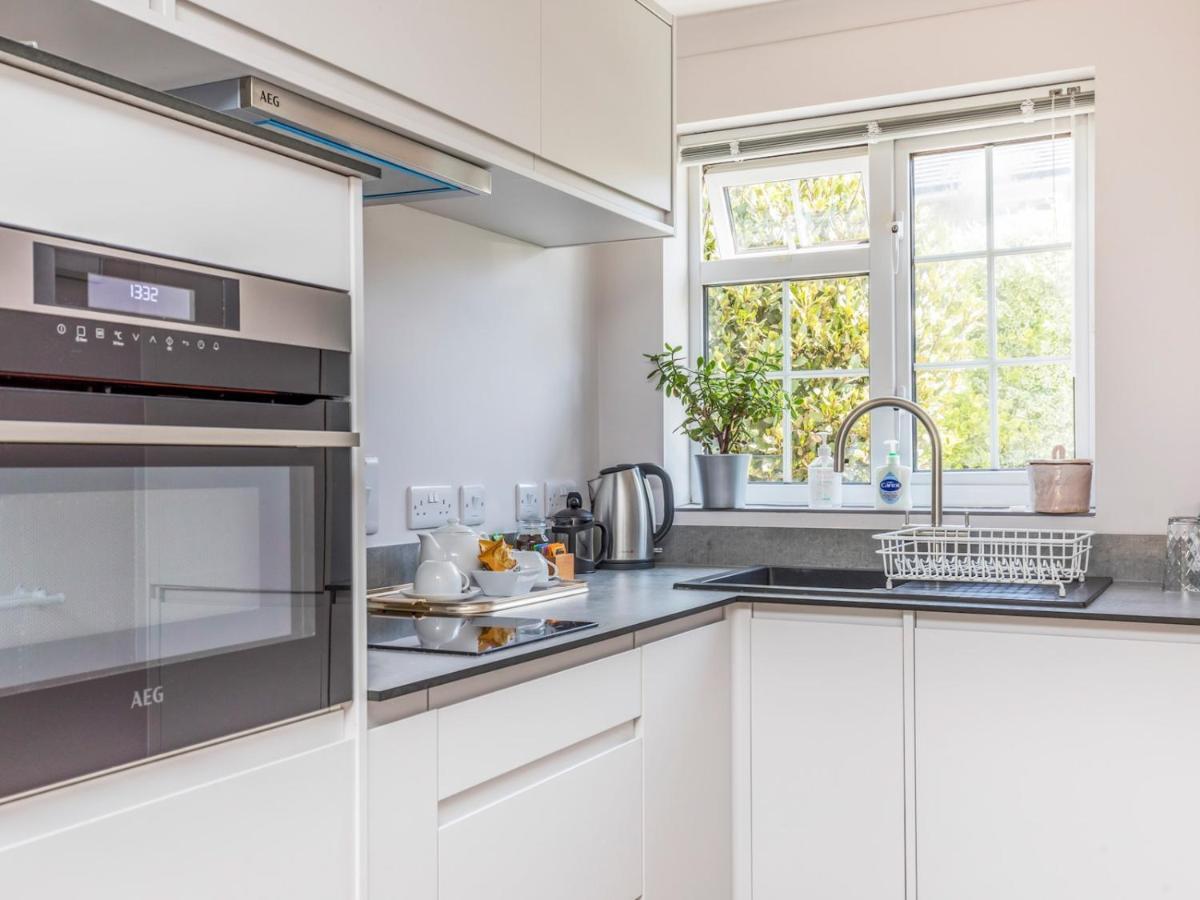 Pass The Keys Charming Apartment Attached To Thatched Cottage Chichester Bagian luar foto