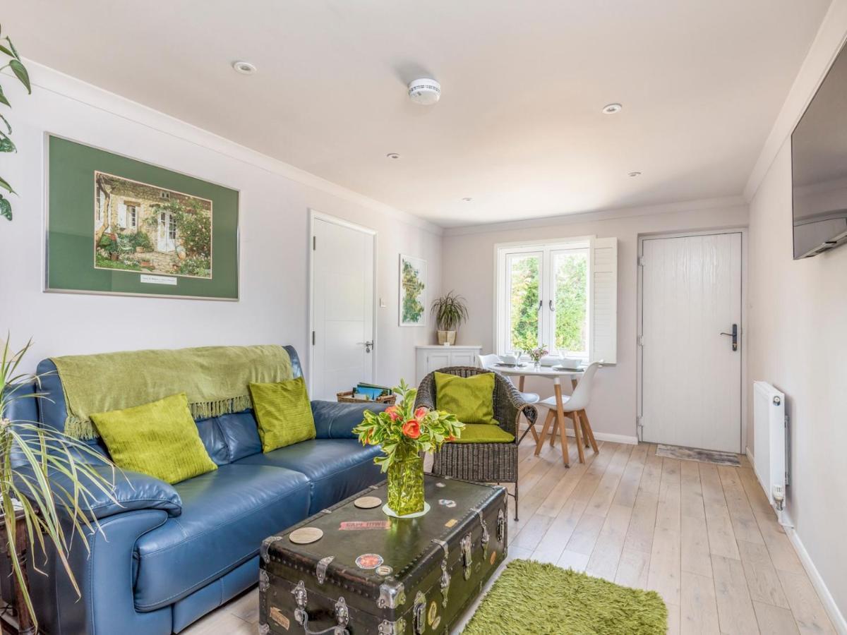 Pass The Keys Charming Apartment Attached To Thatched Cottage Chichester Bagian luar foto