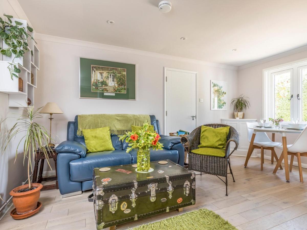 Pass The Keys Charming Apartment Attached To Thatched Cottage Chichester Bagian luar foto