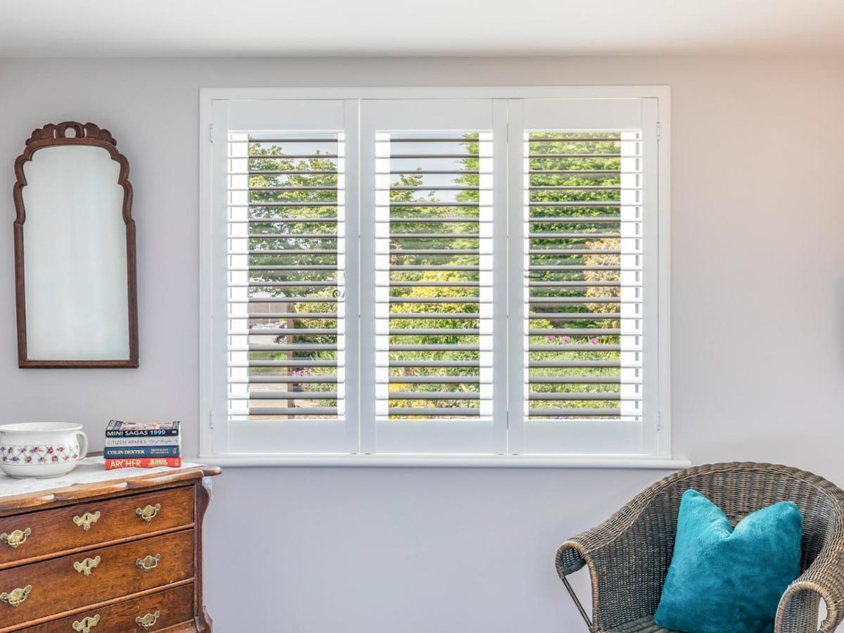 Pass The Keys Charming Apartment Attached To Thatched Cottage Chichester Bagian luar foto