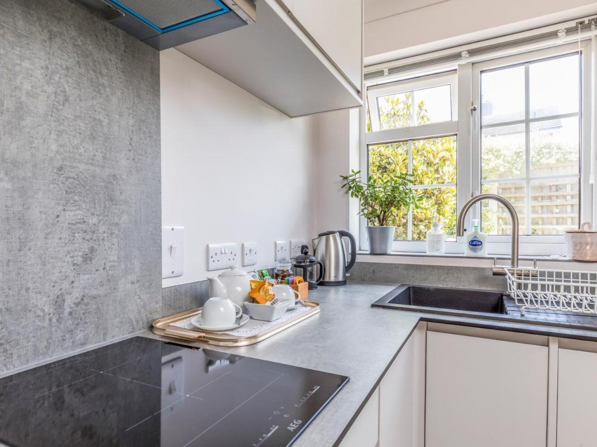 Pass The Keys Charming Apartment Attached To Thatched Cottage Chichester Bagian luar foto