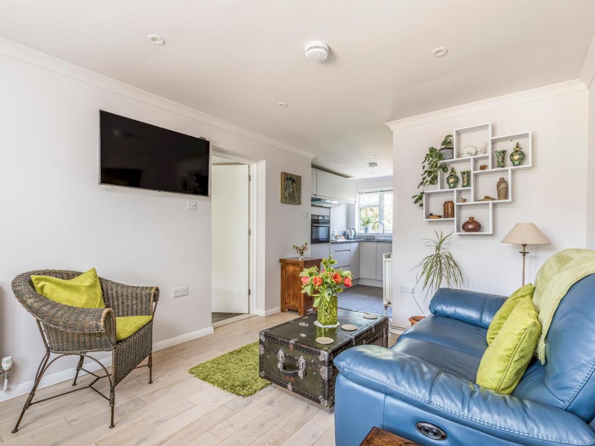 Pass The Keys Charming Apartment Attached To Thatched Cottage Chichester Bagian luar foto
