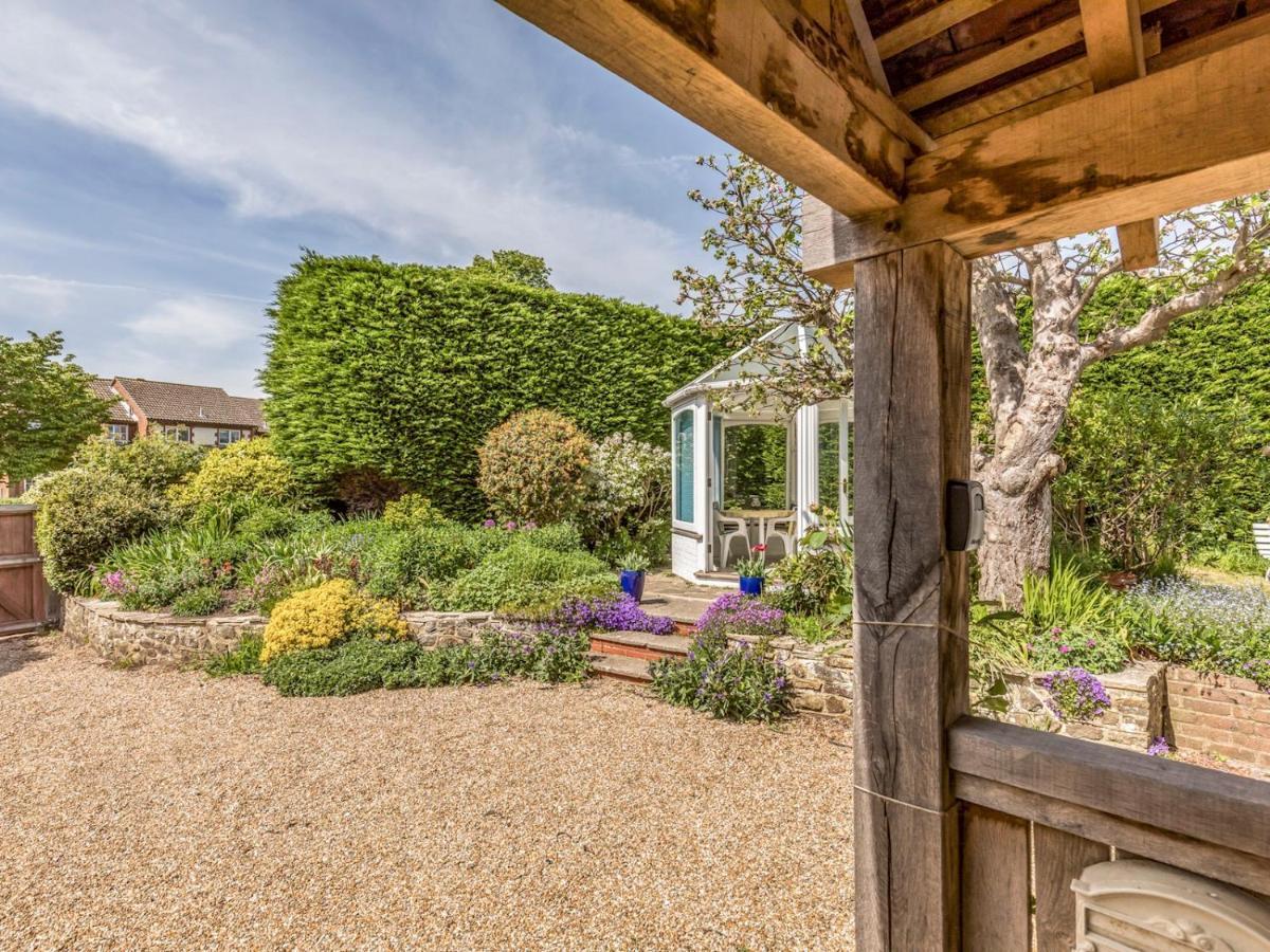 Pass The Keys Charming Apartment Attached To Thatched Cottage Chichester Bagian luar foto