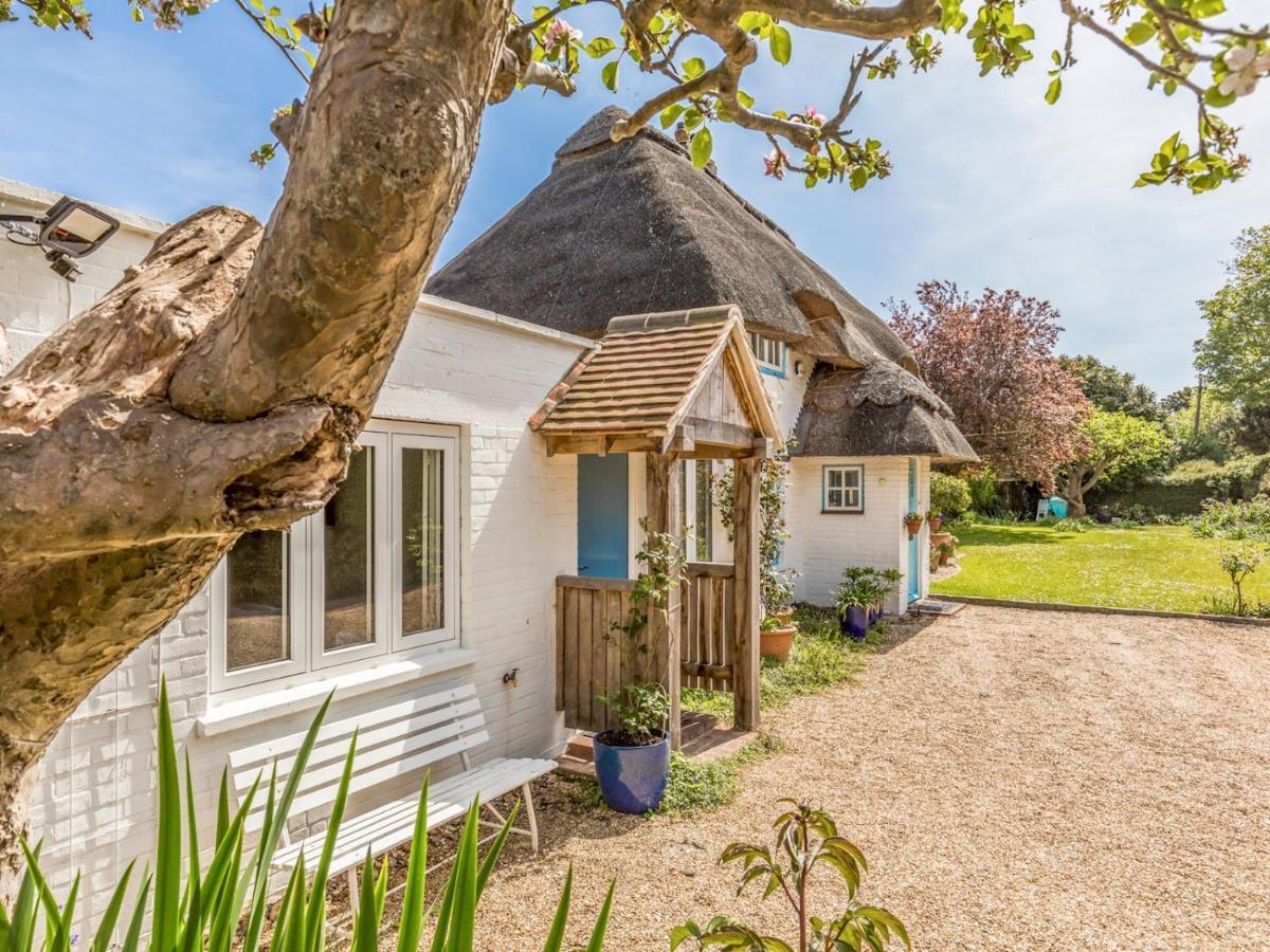 Pass The Keys Charming Apartment Attached To Thatched Cottage Chichester Bagian luar foto