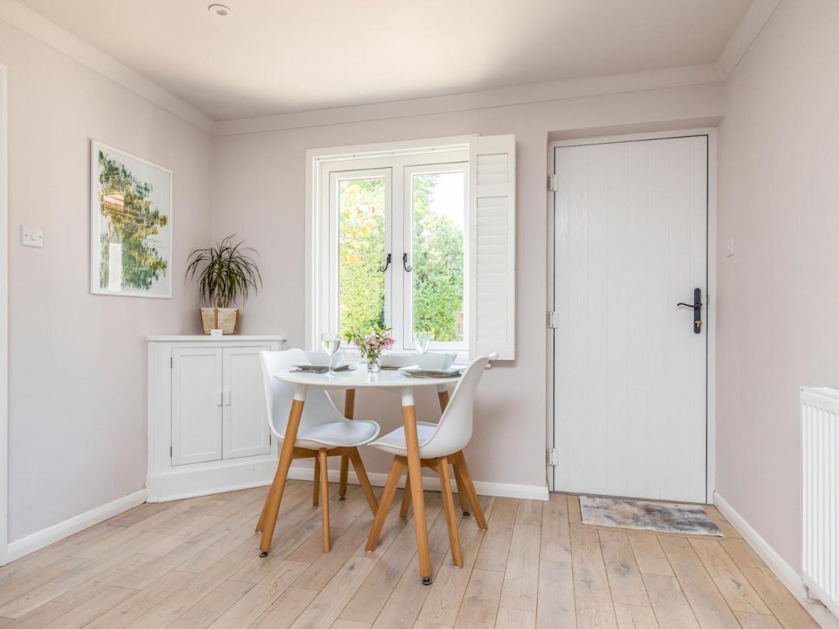 Pass The Keys Charming Apartment Attached To Thatched Cottage Chichester Bagian luar foto
