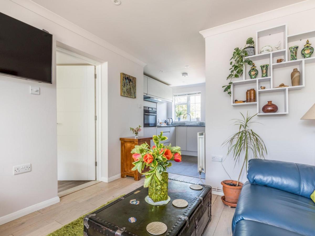 Pass The Keys Charming Apartment Attached To Thatched Cottage Chichester Bagian luar foto