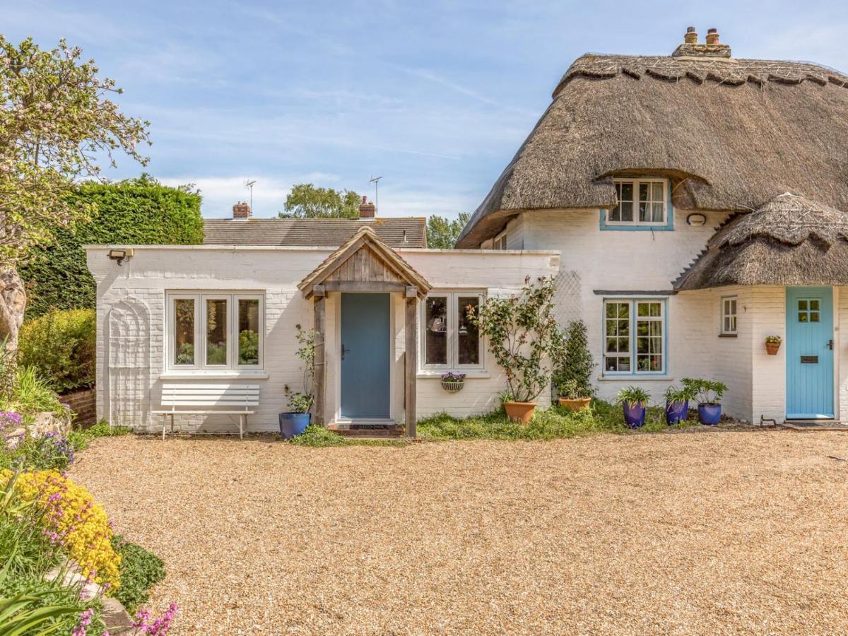 Pass The Keys Charming Apartment Attached To Thatched Cottage Chichester Bagian luar foto