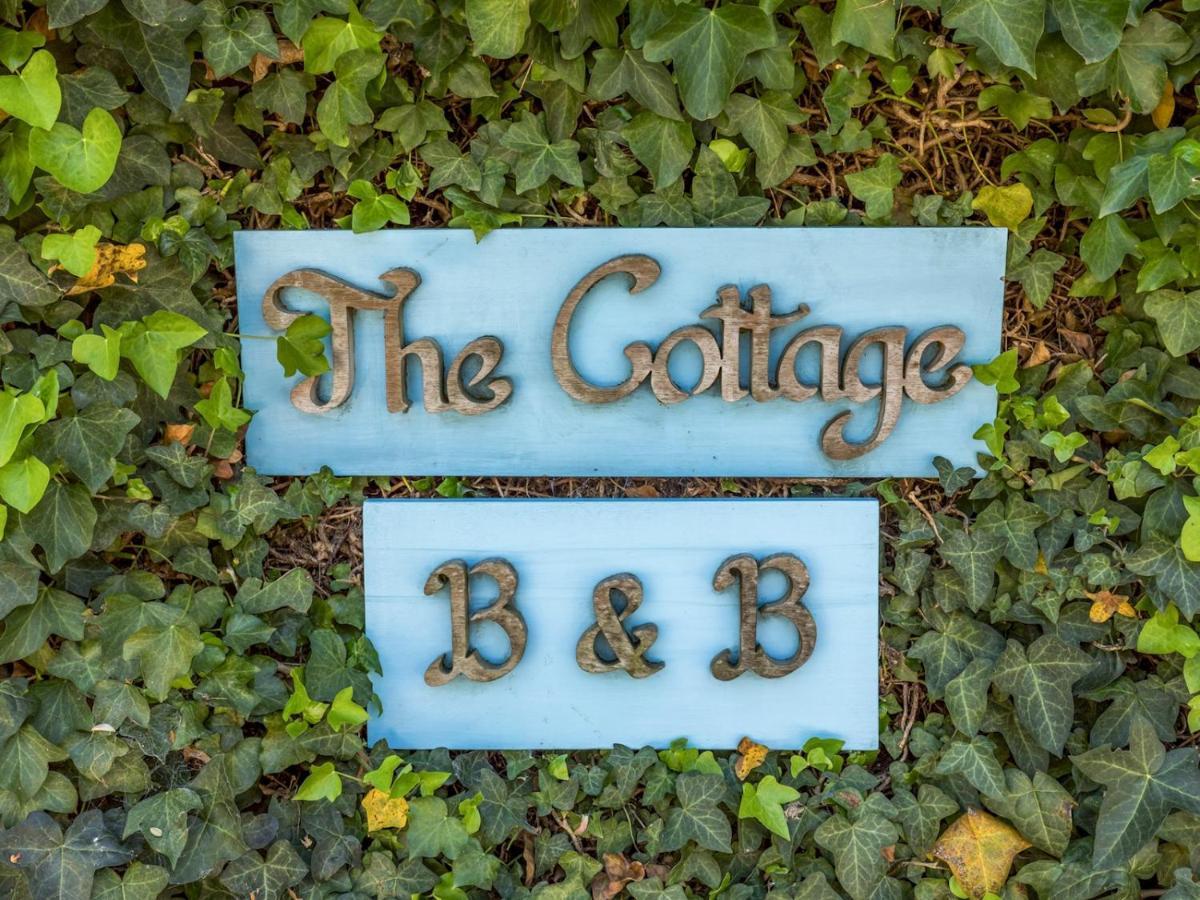 Pass The Keys Charming Apartment Attached To Thatched Cottage Chichester Bagian luar foto