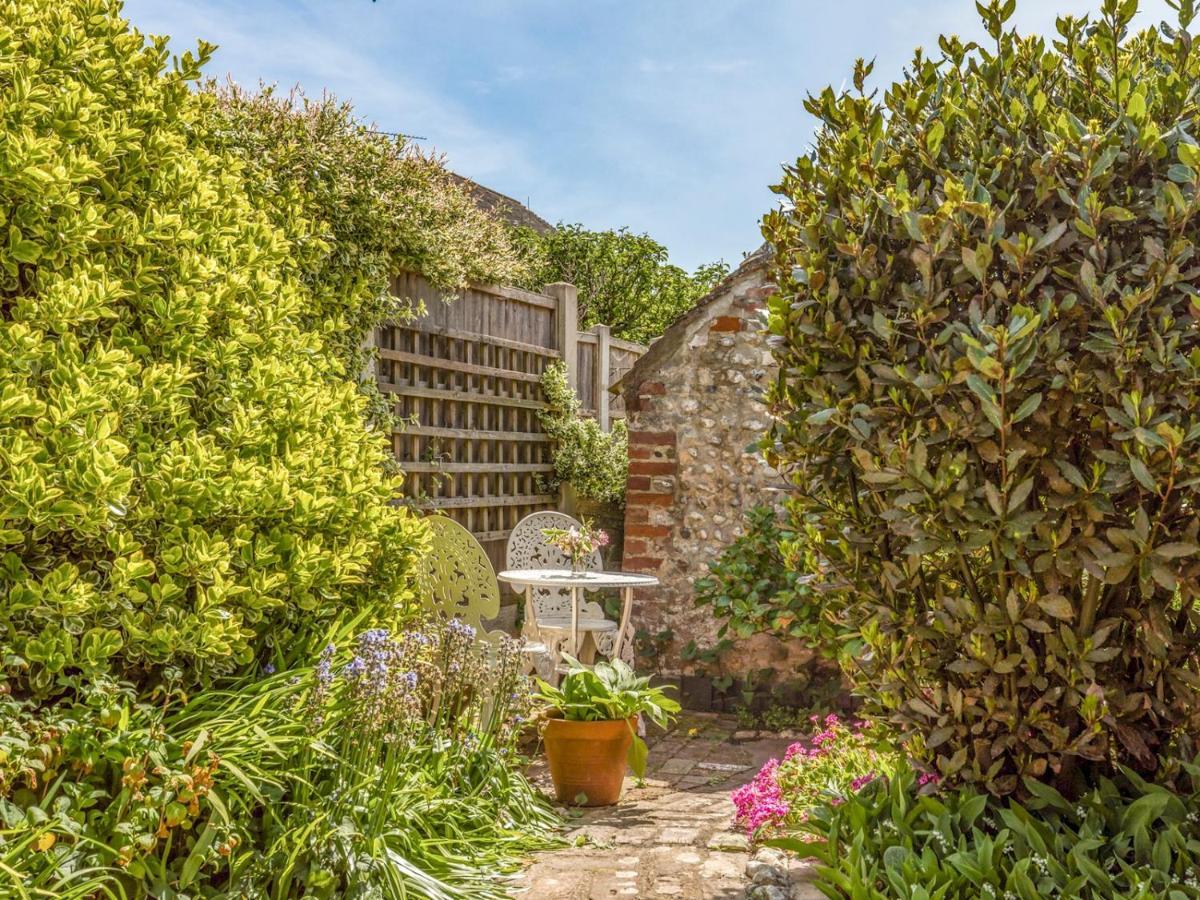 Pass The Keys Charming Apartment Attached To Thatched Cottage Chichester Bagian luar foto