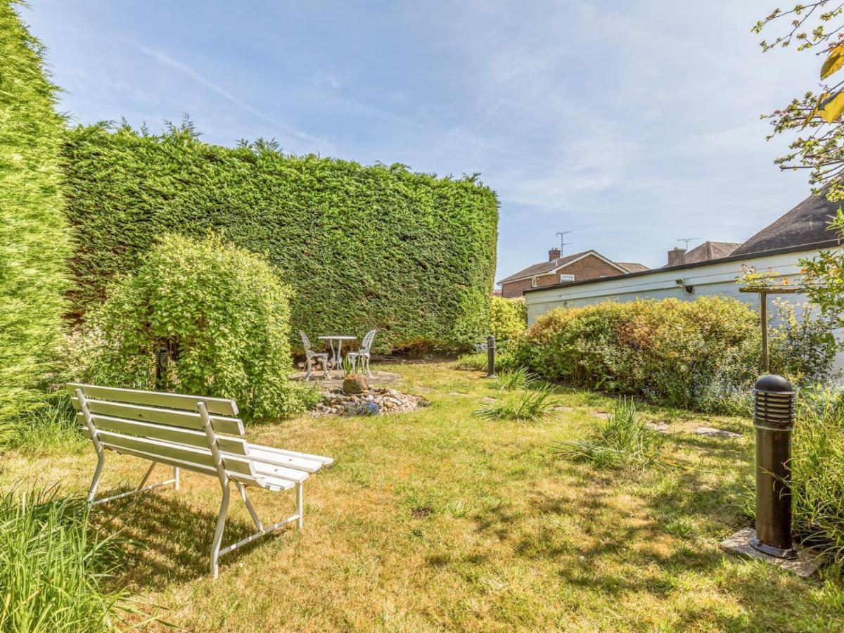 Pass The Keys Charming Apartment Attached To Thatched Cottage Chichester Bagian luar foto