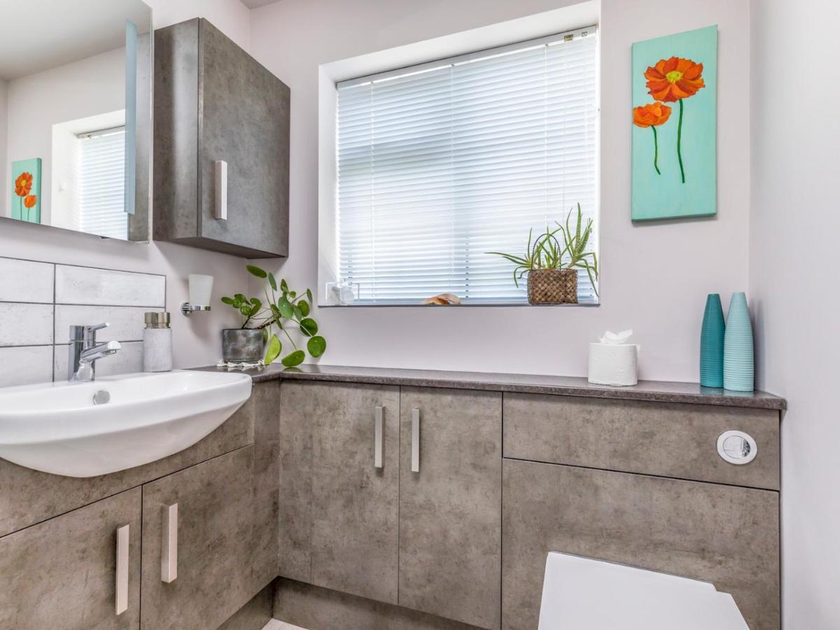 Pass The Keys Charming Apartment Attached To Thatched Cottage Chichester Bagian luar foto