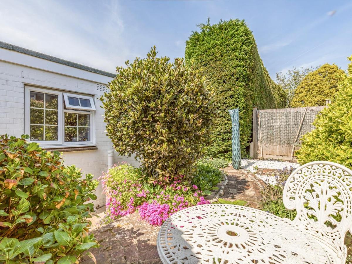 Pass The Keys Charming Apartment Attached To Thatched Cottage Chichester Bagian luar foto
