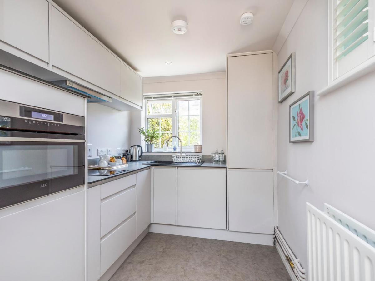 Pass The Keys Charming Apartment Attached To Thatched Cottage Chichester Bagian luar foto