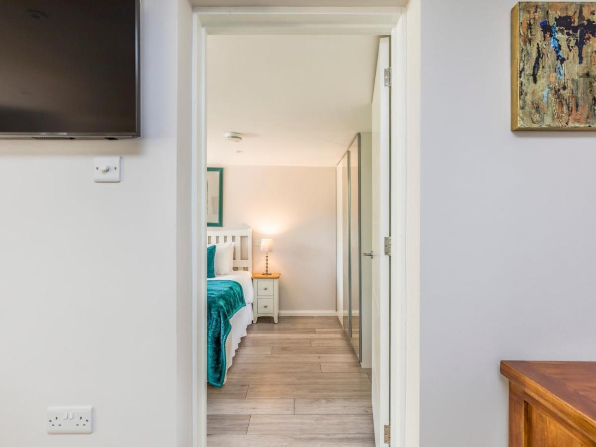 Pass The Keys Charming Apartment Attached To Thatched Cottage Chichester Bagian luar foto