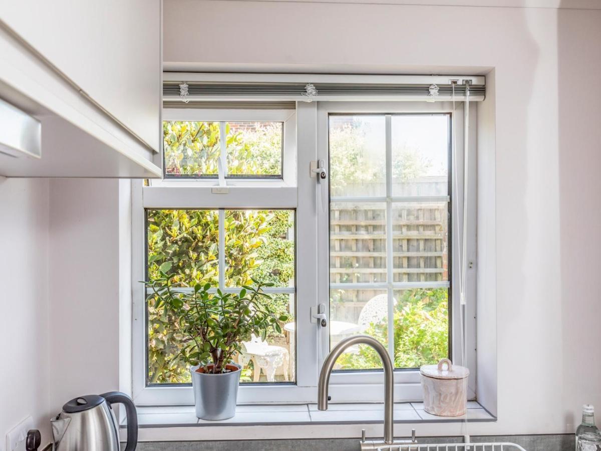 Pass The Keys Charming Apartment Attached To Thatched Cottage Chichester Bagian luar foto