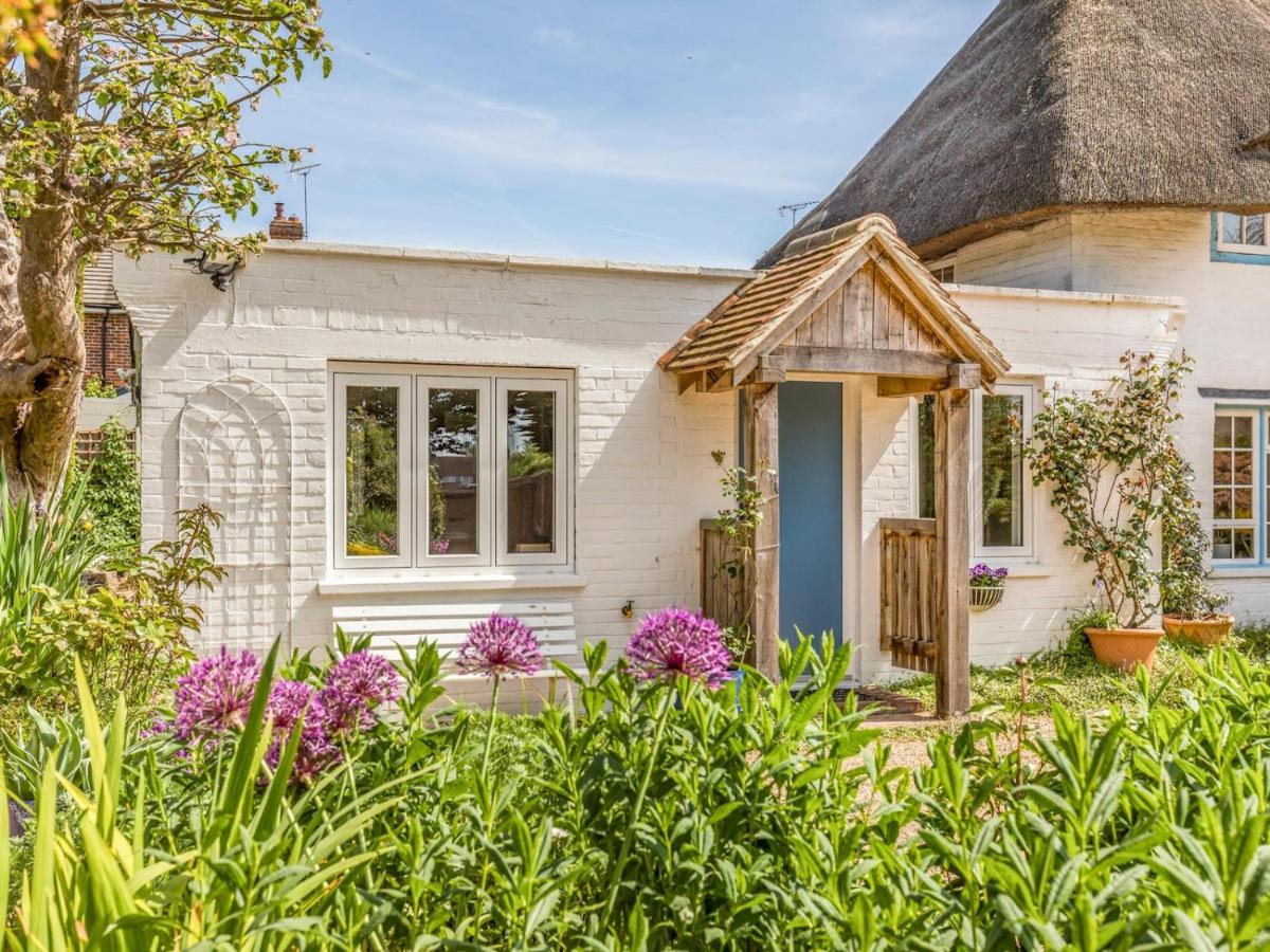 Pass The Keys Charming Apartment Attached To Thatched Cottage Chichester Bagian luar foto